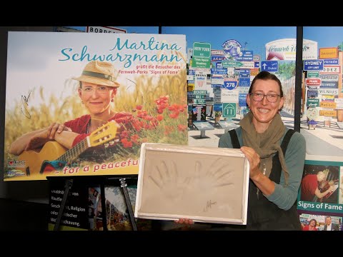 STARS Martina Schwarzmann im Signs of Fame des Fernweh Parks HD www fernweh park de