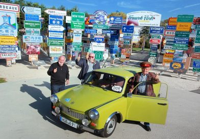 Ein DDR-Kfz Kennzeichen für „Little Berlin“-Pfahl Ein DDR-Kfz Kennzeichen für „Little Berlin“-Pfahl