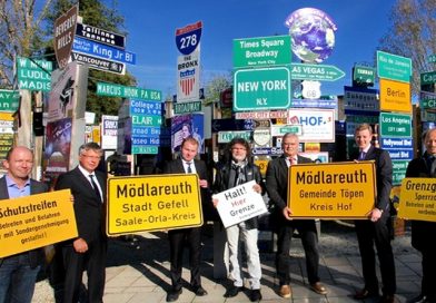 Das geteilte Dorf „Little Berlin“: MÖDLAREUTH (Gemeinde Gefell) & MÖDLAREUTH (Gemeinde Töpen) Das geteilte Dorf „Little Berlin“: MÖDLAREUTH (Gemeinde Gefell) & MÖDLAREUTH (Gemeinde Töpen)