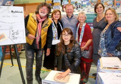 „Fühlen Sie sich wie ein Star“ – Handabdruck-Aktion bei der Herbst Kirchweih Oberkotzau 2019“ „Fühlen Sie sich wie ein Star“ – Handabdruck-Aktion bei der Herbst Kirchweih Oberkotzau 2019“