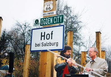 Die ersten Schilder: Eröffnung des Fernweh-Parks am 9. November 1999 Die ersten Schilder: Eröffnung des Fernweh-Parks am 9. November 1999